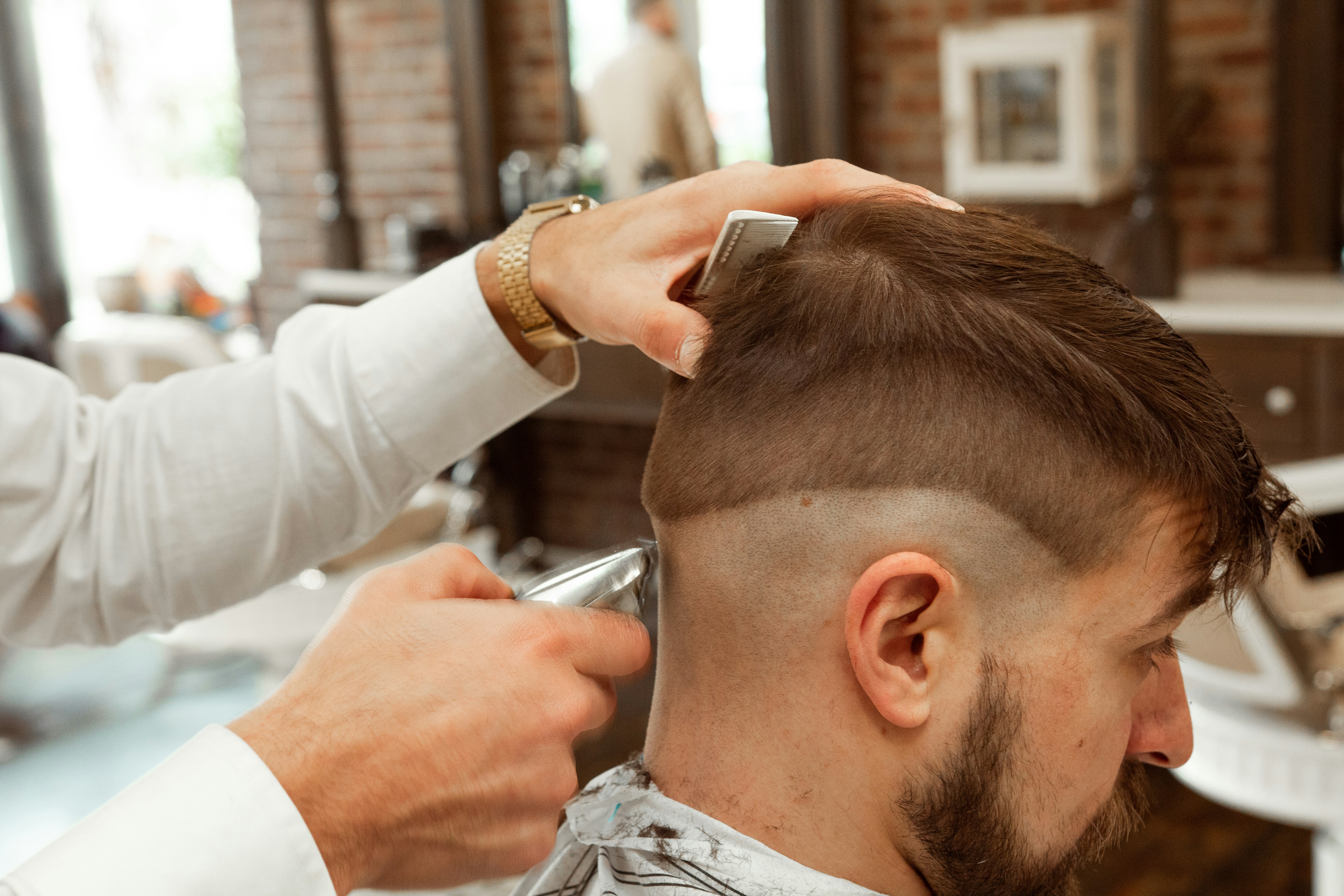 Buzz Cut : Tout savoir sur la coiffure qui fait le buzz en 2025 !